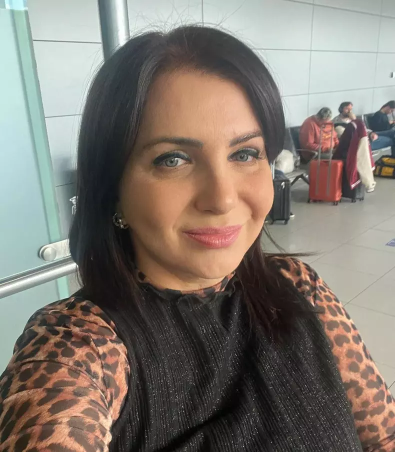 carmen serban in aeroport