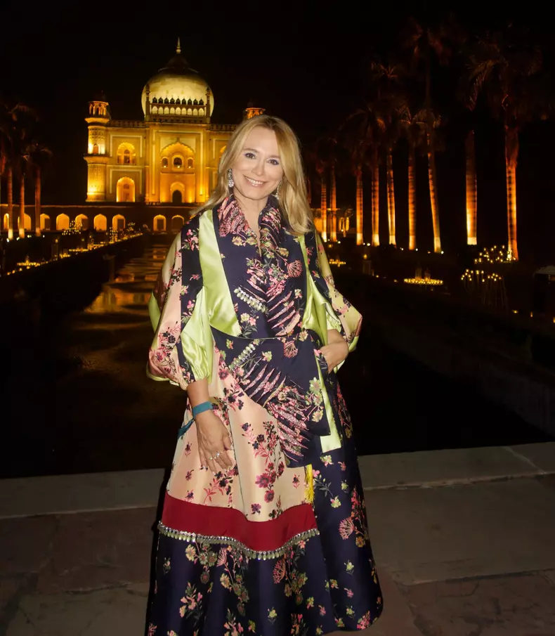Andreea Esca în India