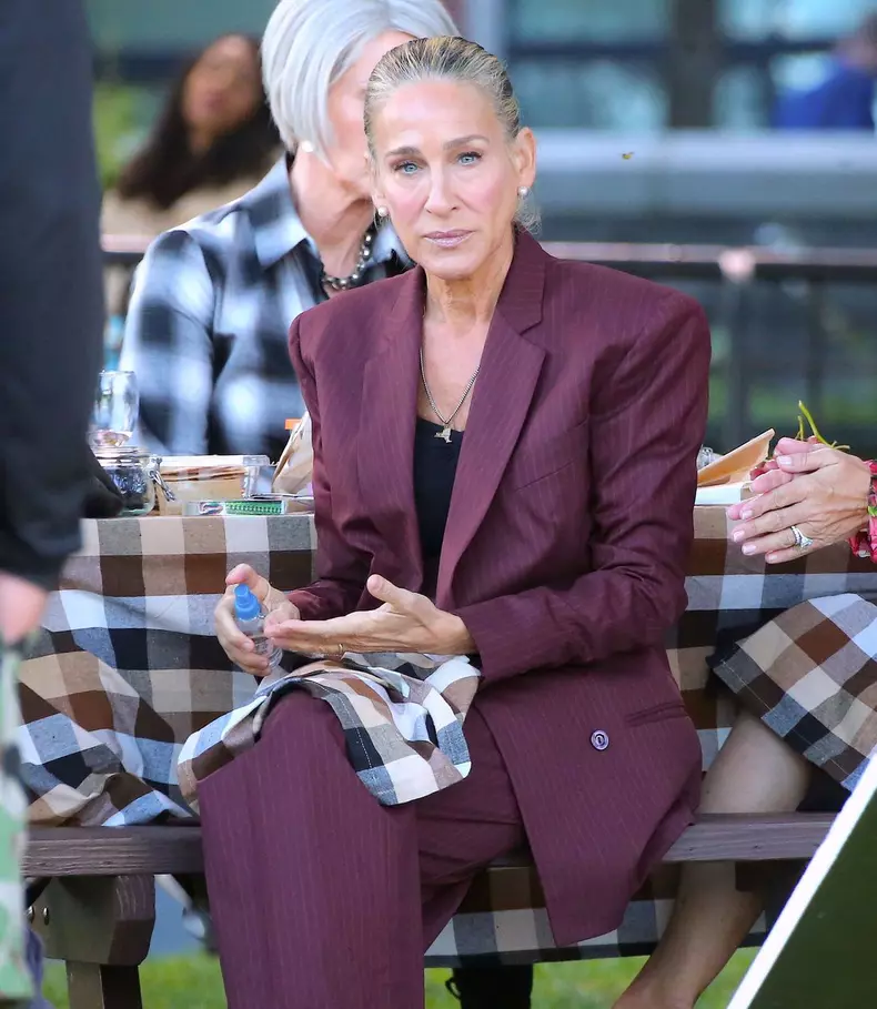 Sarah Jessica Parker With Kristin Davis And Cynthia Nixon On Set - NYC
