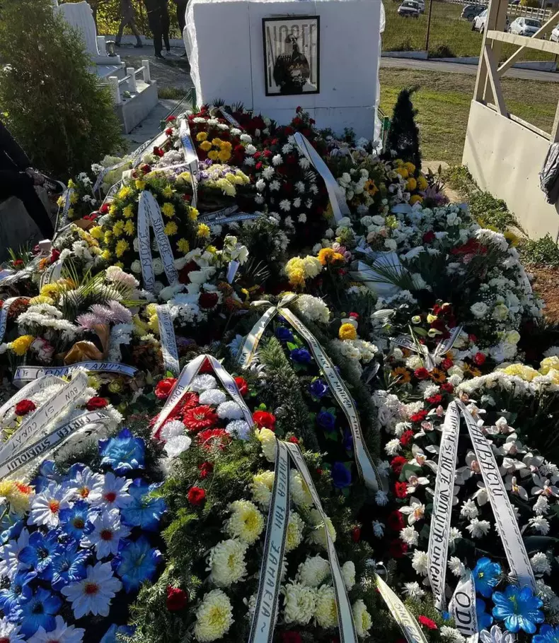 311821481_622211772939073_4244091428081843174_n-889x1024-1