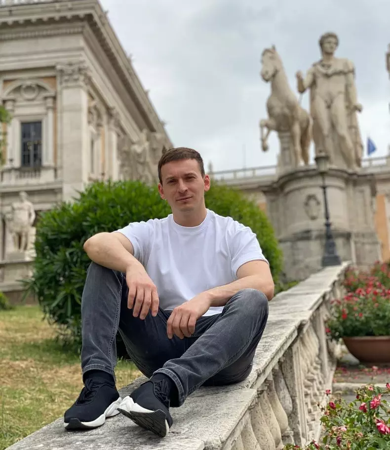 Cine-este-Denis-Roabes-noul-antrenor-de-la-Vocea-Romaniei-2