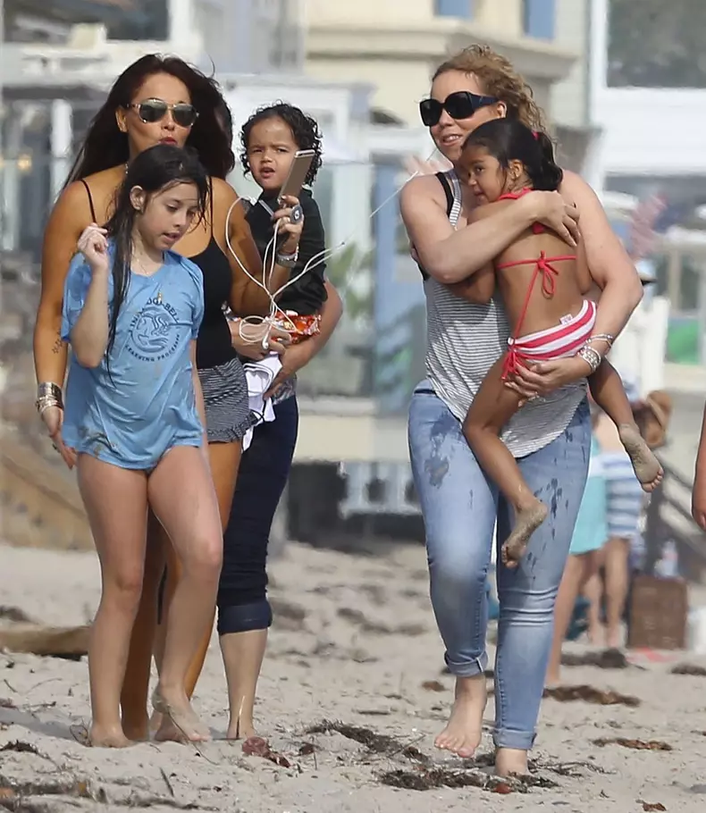 Mariah Carey s-a distrat în Malibu cu gemenii ei