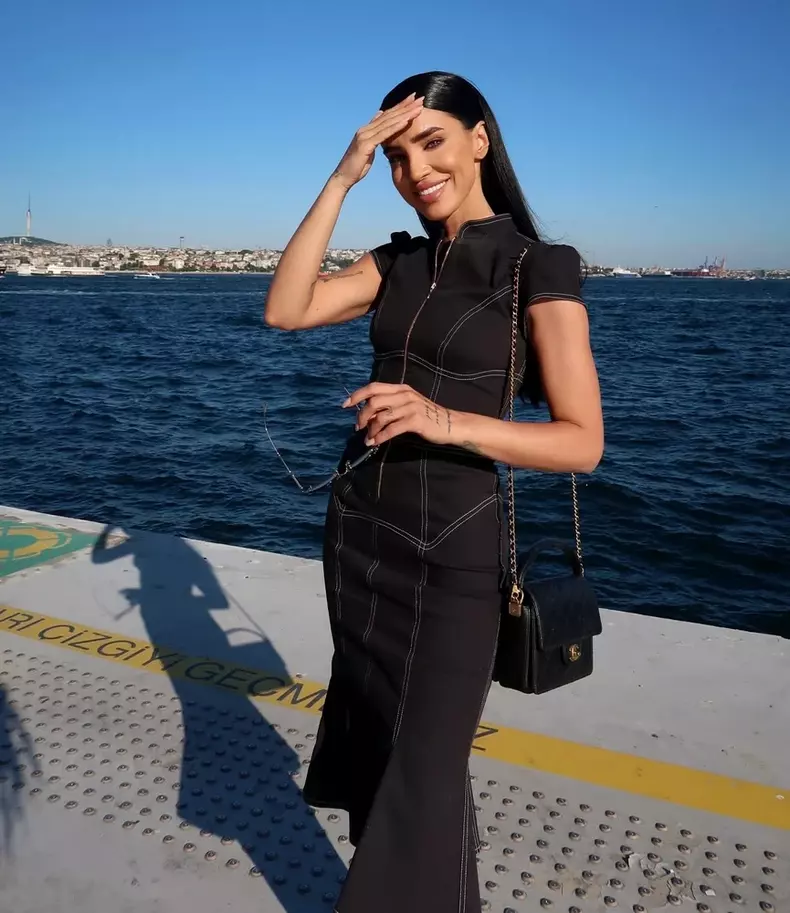 Adelina pestritu si Iulia Vantur 4