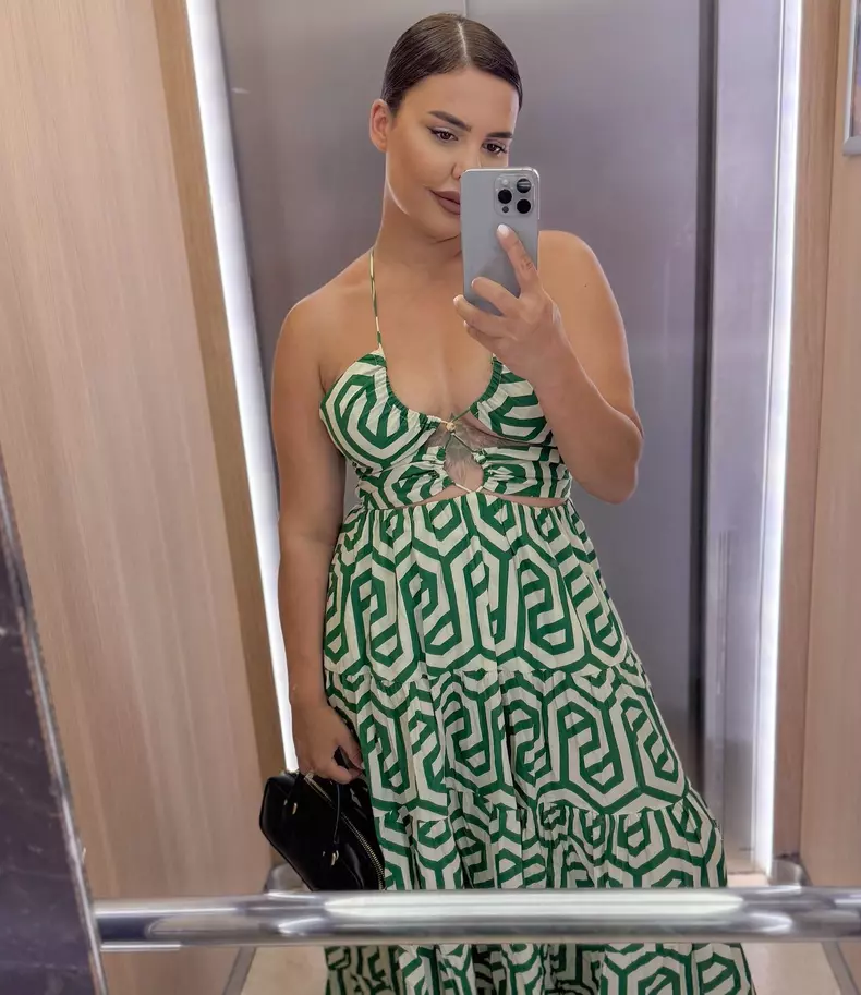 andreea popescu in verde