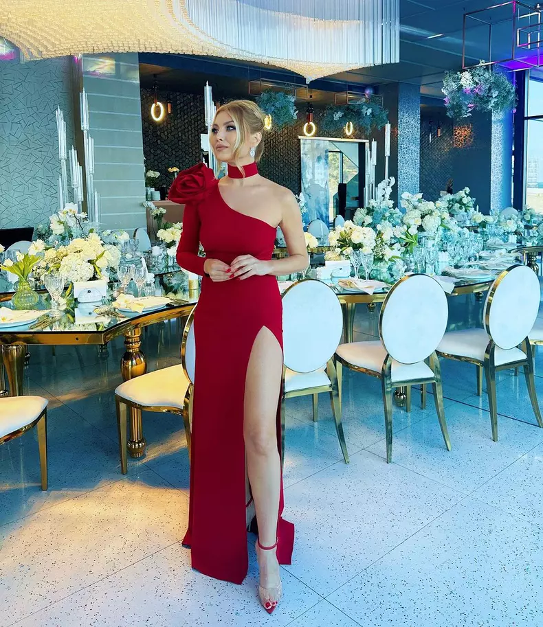 Costin Gheorghe și Maria Cușu s-au căsătorit. Elena Gheorghe, nașă de cununia la nunta fratelui ei. Primele Imagini
