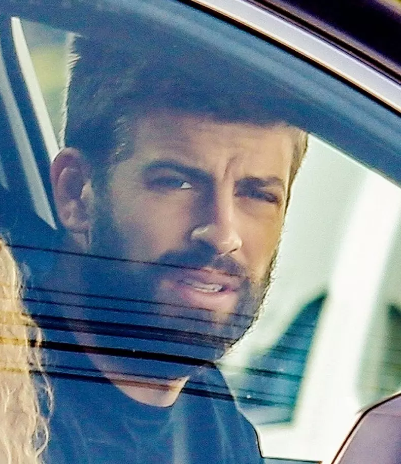 Shakira și Gerard Pique, din nou împreună după zvonul că se despart. Ce a pățit fotbalistul în fața casei artistei