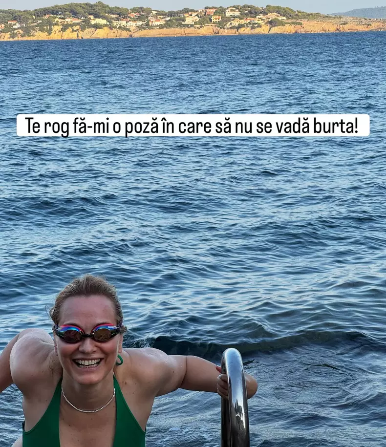 Andreea Esca în costum de baie (8)