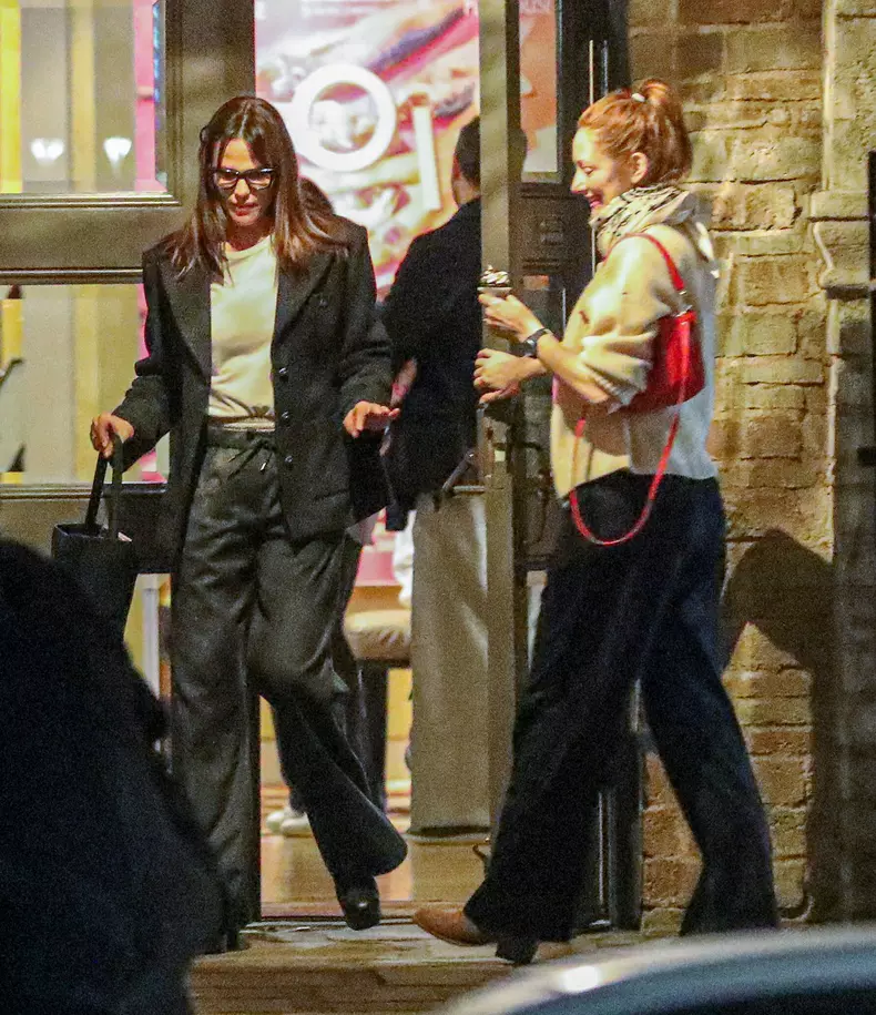 PREMIUM EXCLUSIVE Jennifer Garner Reunites With 13 Going On 30 Co-Star Judy Greer For A Night At The Theater