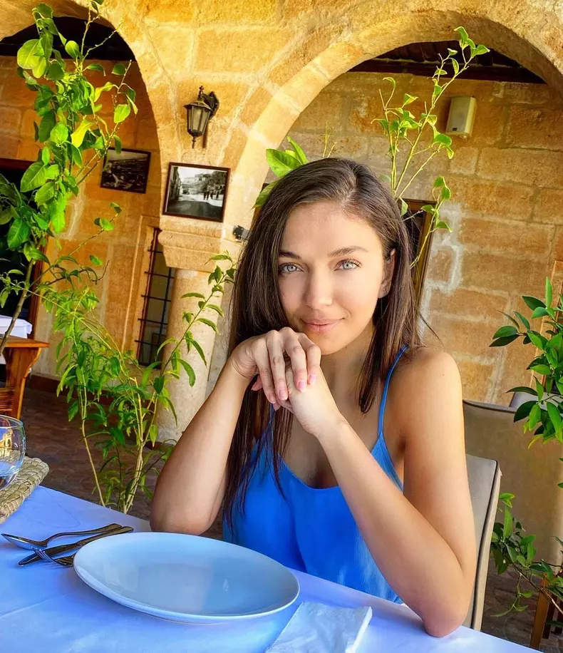 Cine este Ceren Yılmaz, protagonista din serialul turcesc Promisiunea, de la Kanal D. „Zümrüt este un personaj complex” (3)
