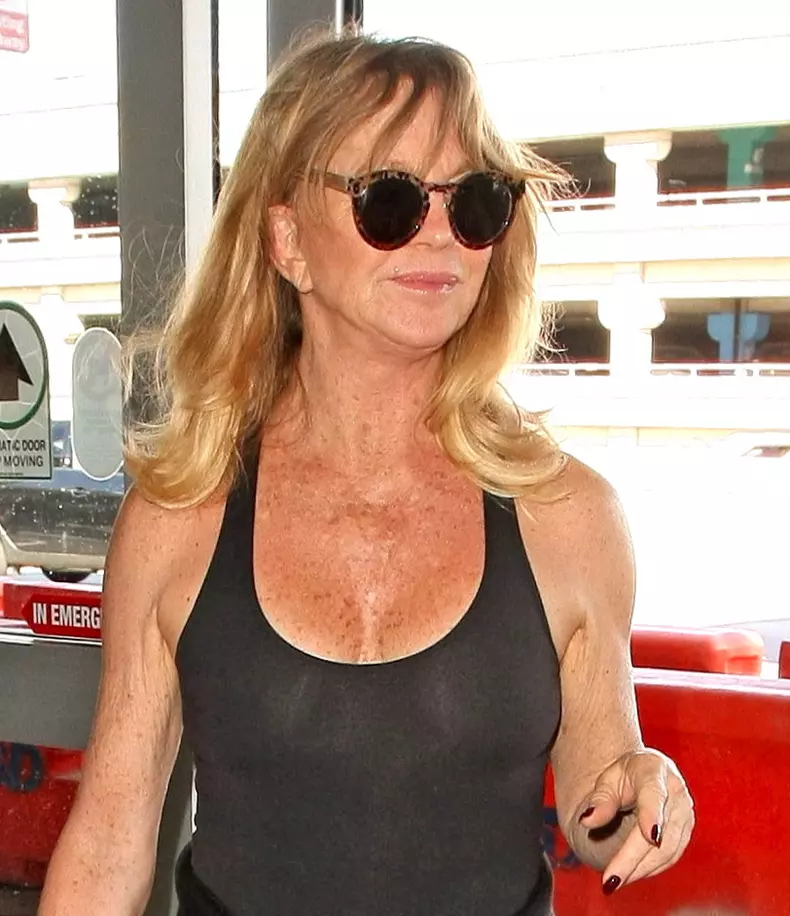 Goldie Hawn Goes Braless Jetting Out Of L.A.