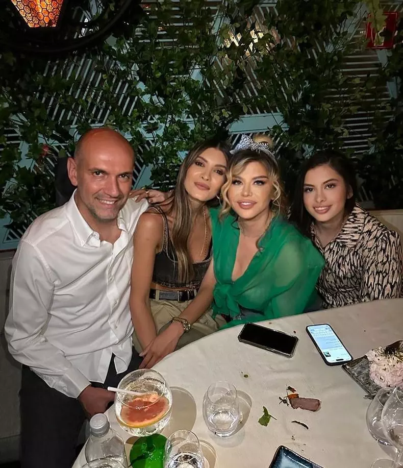 Loredana a împlinit 53 de ani. Cum și-a petrecut vedeta Antenei 1 ziua de naștere