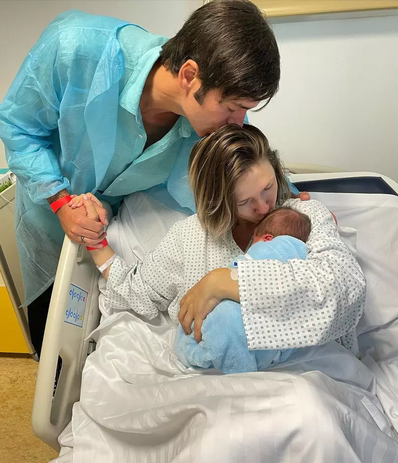 Adela Popescu, Radu Vâlcan și fiul lor nou născut