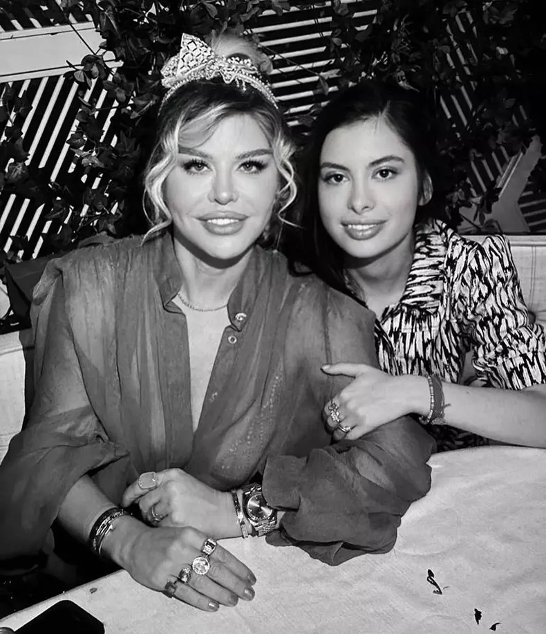 Loredana a împlinit 53 de ani. Cum și-a petrecut vedeta Antenei 1 ziua de naștere