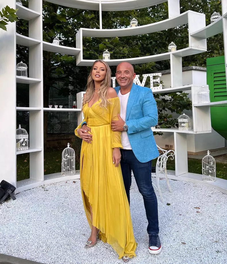 Cum-era-Roxana-Nemes-in-adolescenta.-La-ce-nu-a-renuntat-niciodata-1