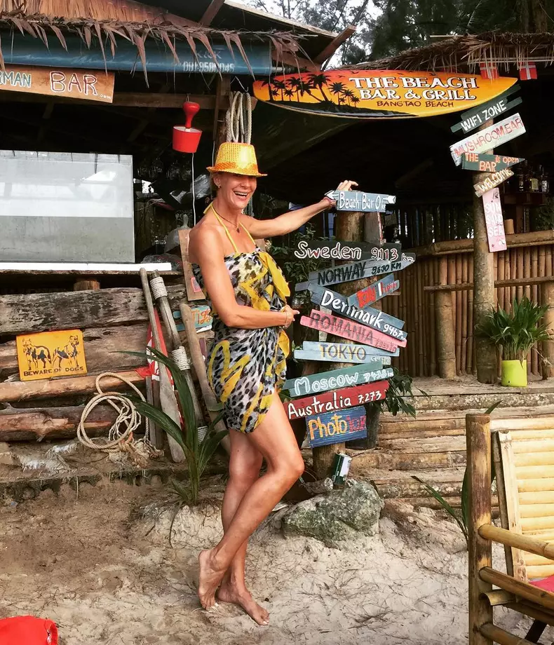 Roxana Ciuhulescu se bucură de soare pe insula Ko Hong