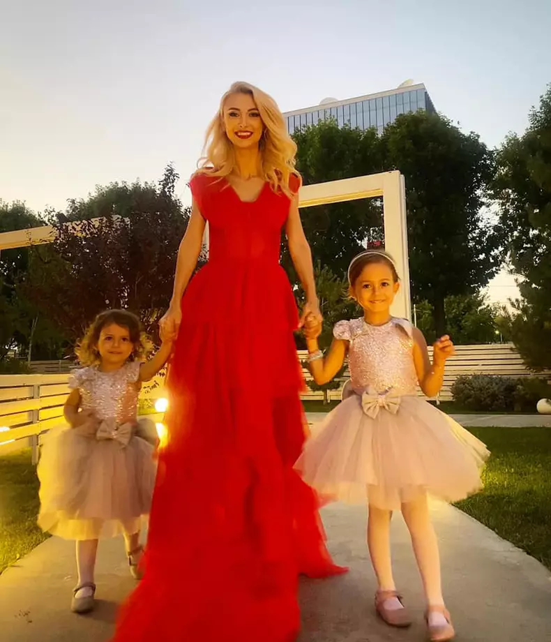 Andreea si fiicele sale