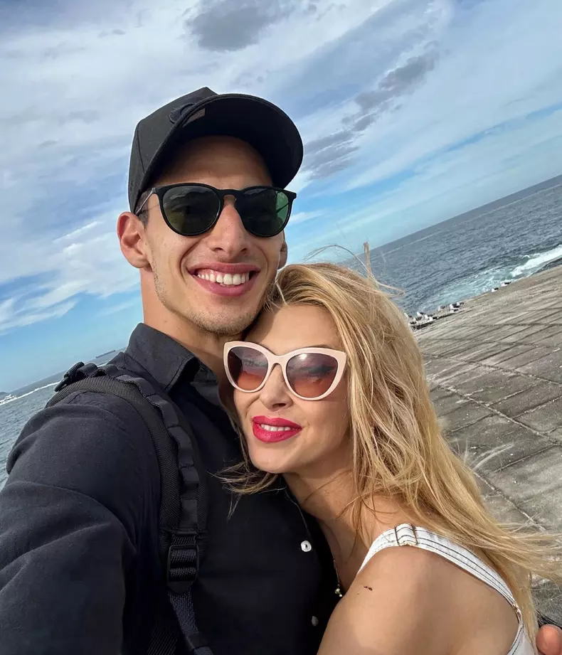 andreea balan si victor cornea cu ochelari
