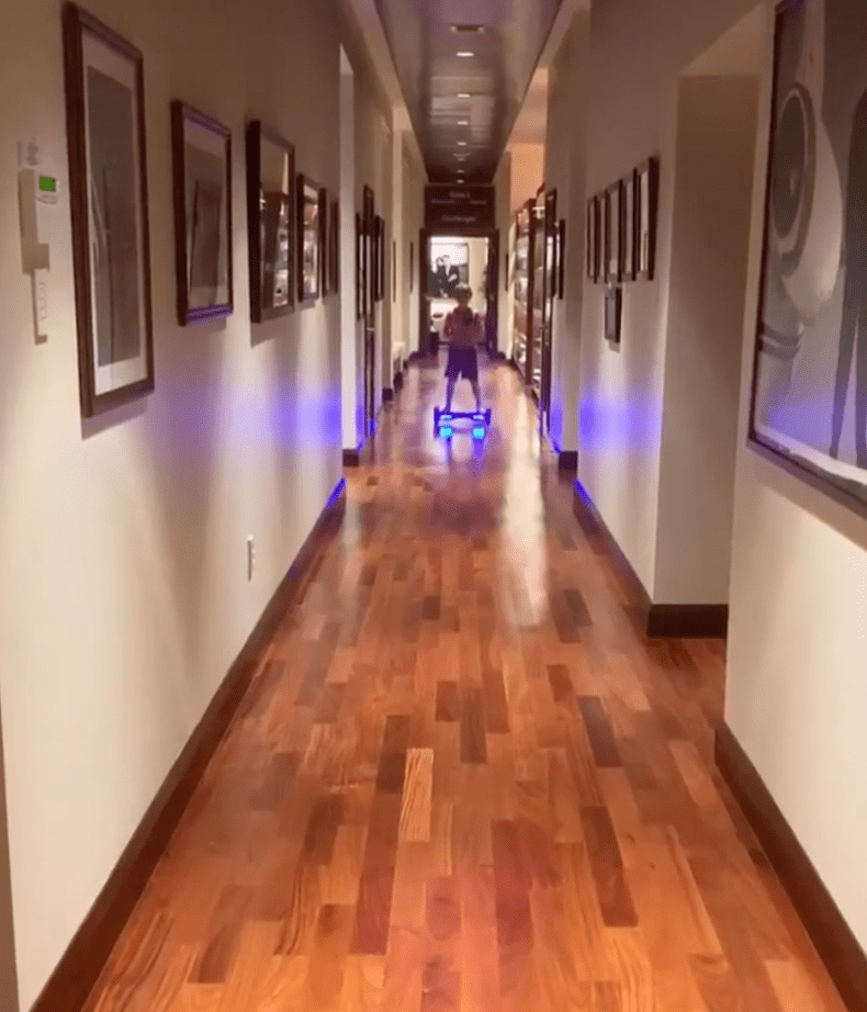 Imagini-din-locuinta-de-lux-a-lui-John-Travolta-3