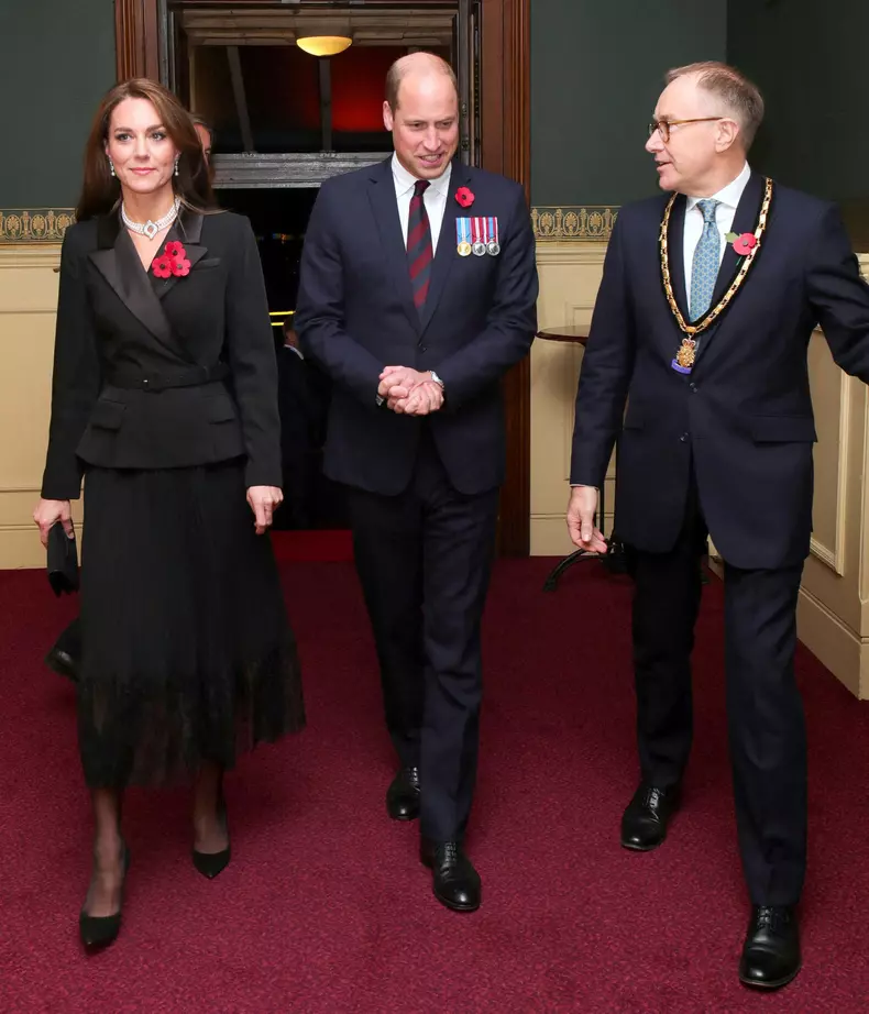 Cum a onorat-o Kate Middleton pe Regina Elisabeta în timpul ceremoniilor pentru Remembrance Day