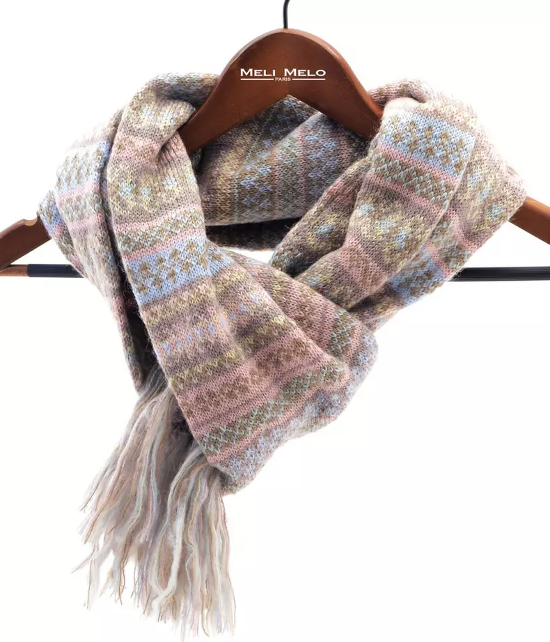 Fular gros cu franjuri din mohair. Preţ: 69.99 lei(1)