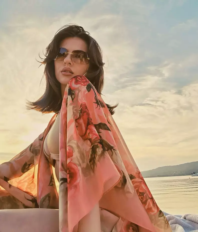 Lidia-Buble-imagini-in-costum-de-baie-7