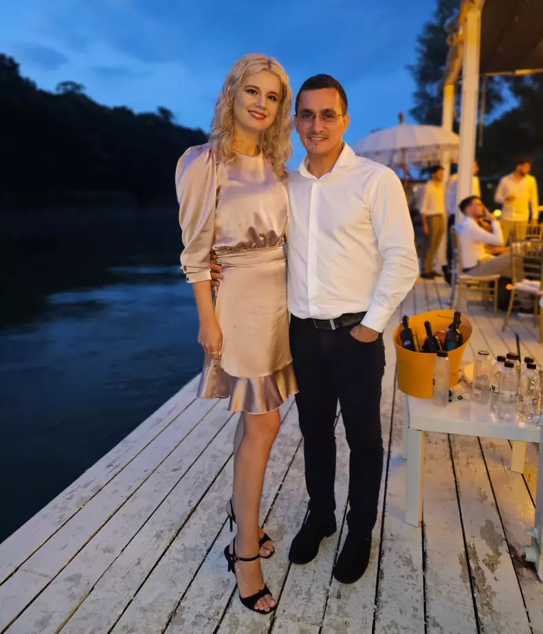 Marian Drăgulescu și logodnica lui, Simona Carmen