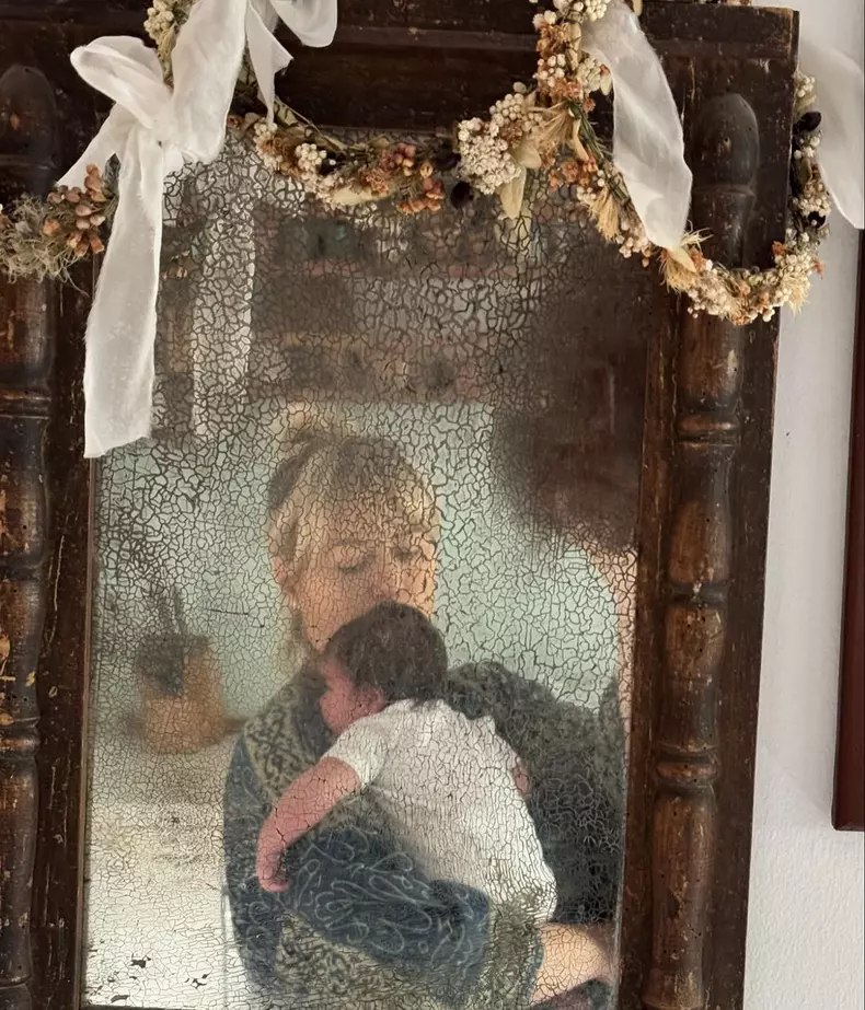 Laura Cosoi și fiica ei cea micî