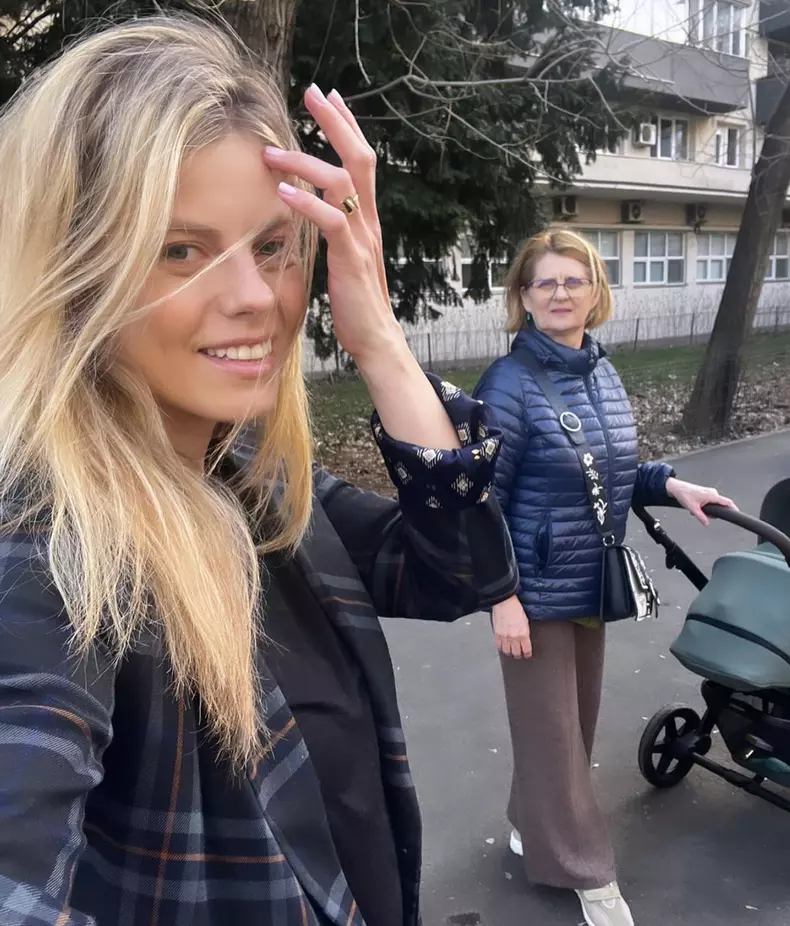 Roxana Hulpe, fotografie specială alături de fiica ei, Zora