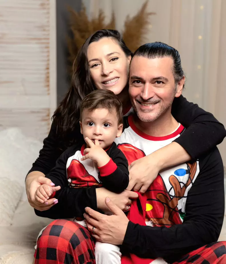 Catalina Ponor alaturi de sotul si de primul copil, Vlad