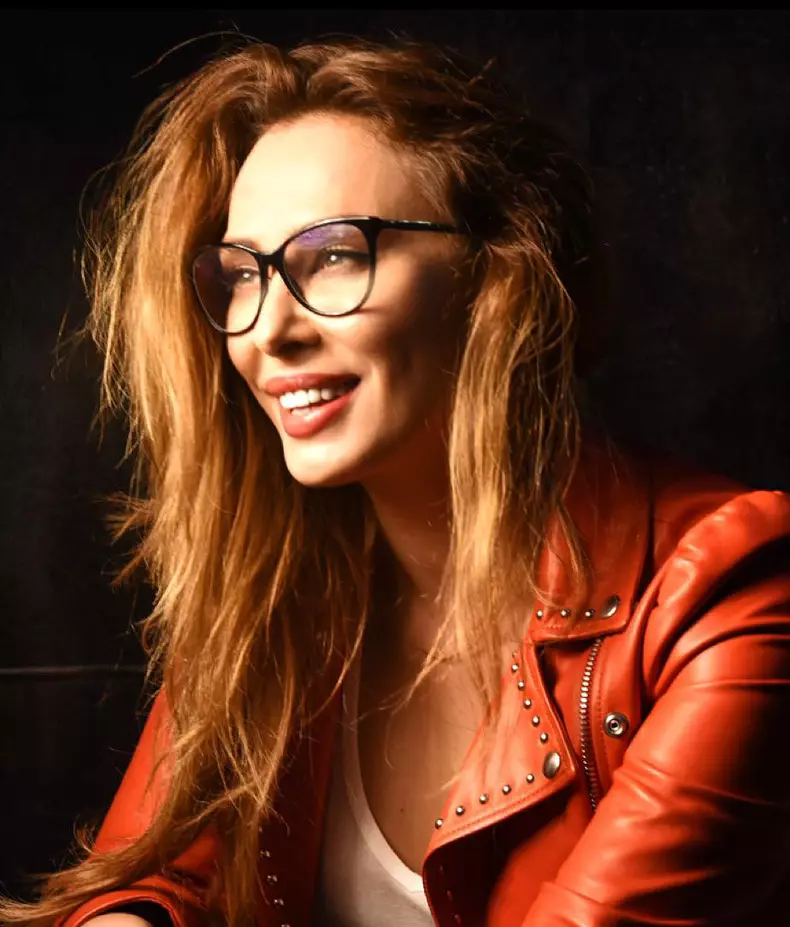 Iulia-Vantur-6