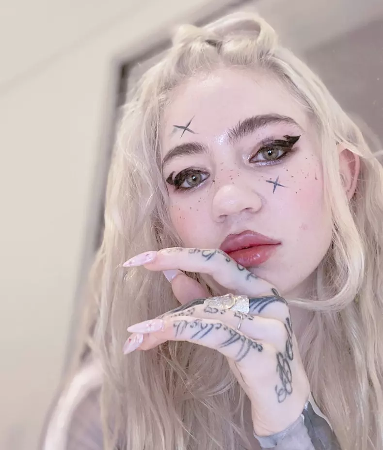 Iubita lui Elon Musk, Grimes