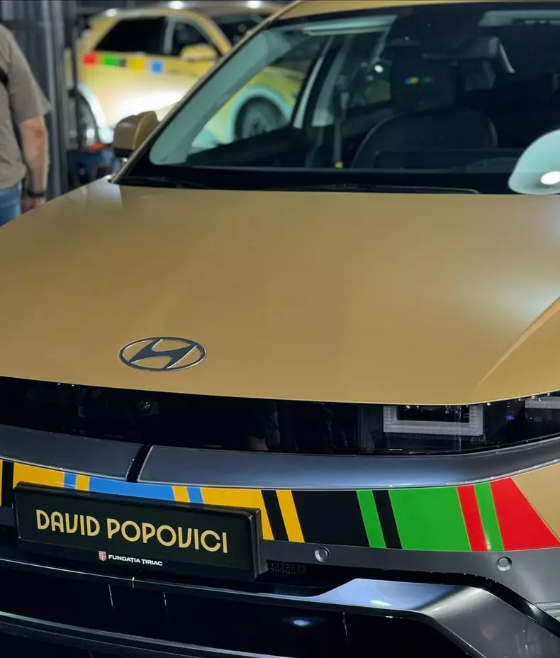 Maşina primită de medaliaţii cu aur