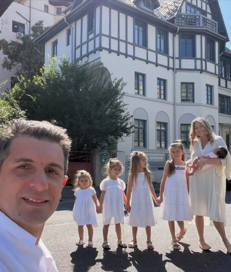 Laura Cosoi cu familia