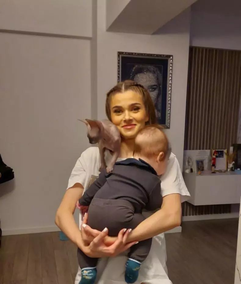 Theo Rose (6)