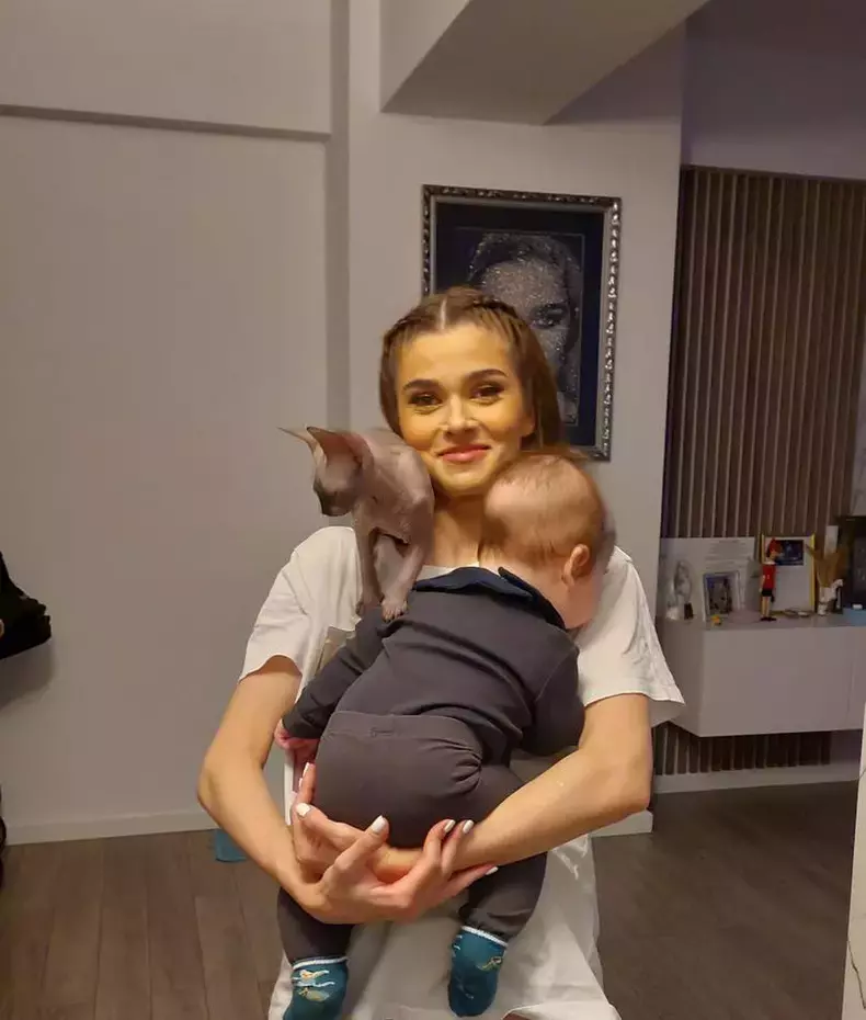 theo-rose-9