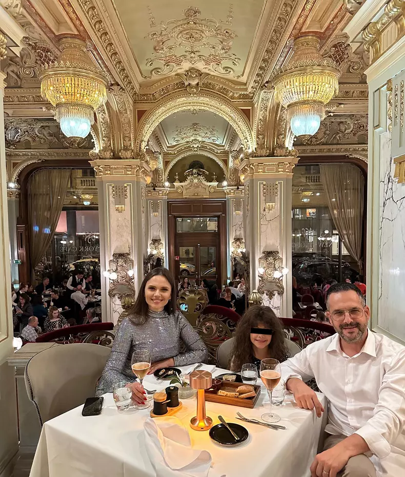 Cristina Șișcanu, Mădălin Ionescu și fiica lor, Petra