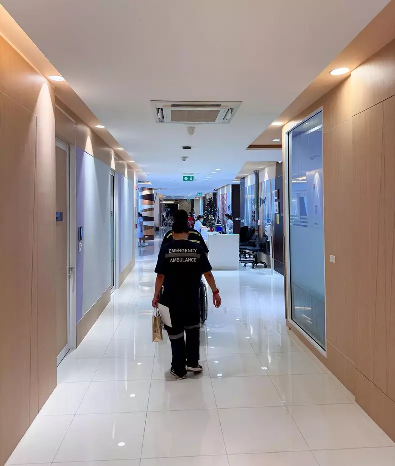 corina-caragea-spital-thailanda-3