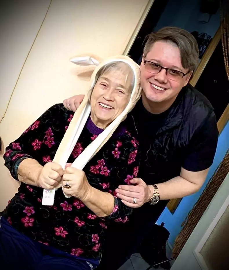 cum-arata-bunica-lui-fuego.