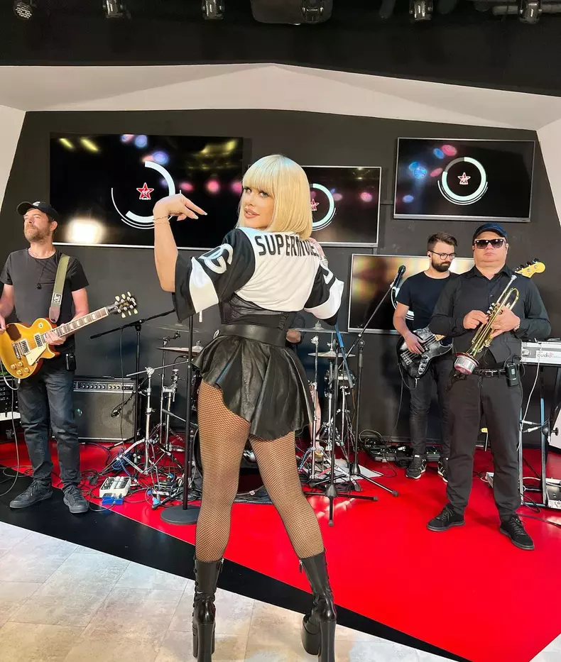 Loredana-Groza-transformare-in-Lady-Gaga-5