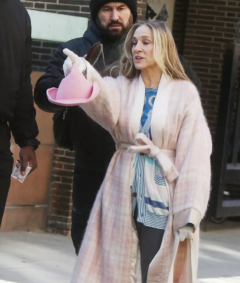 10350 - Cynthia Nixon et Sarah Jessica Parker sur le tournage de la nouvelle saison de la série "And Just Like That" dans les rues de New York