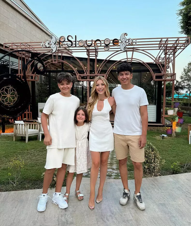 Elena Gheorghe cu familia