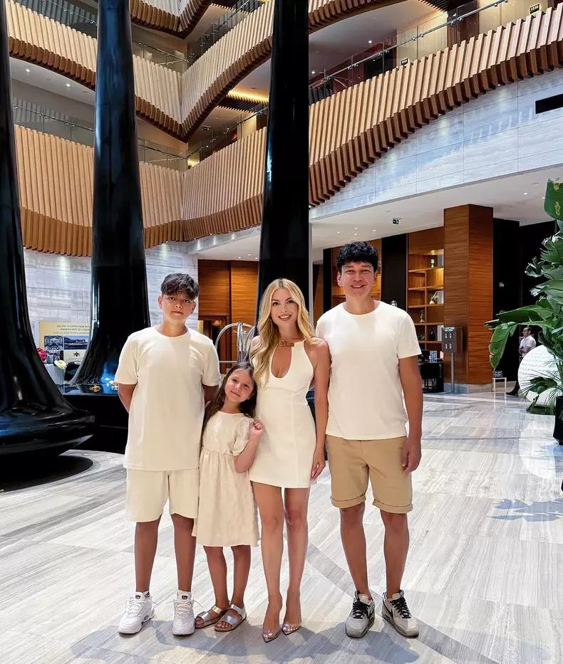 Elena Gheorghe și familia