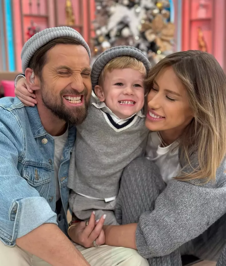 Gabriela Prisăcariu, Dani Oțil și fiul lor, Tiago (2)