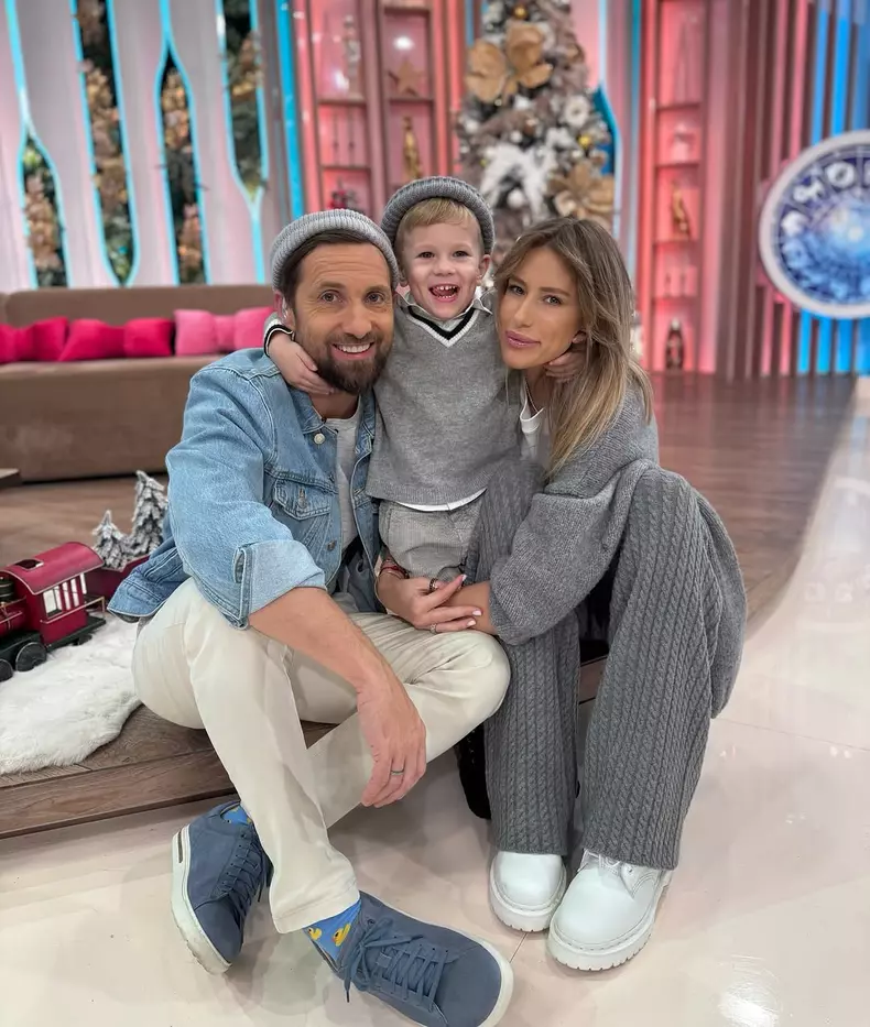 Gabriela Prisăcariu, Dani Oțil și fiul lor, Tiago (3)