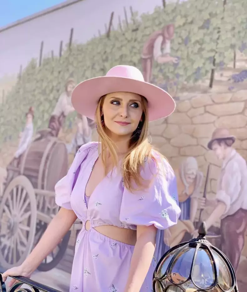 alina-sorescu-10-866x1024-1