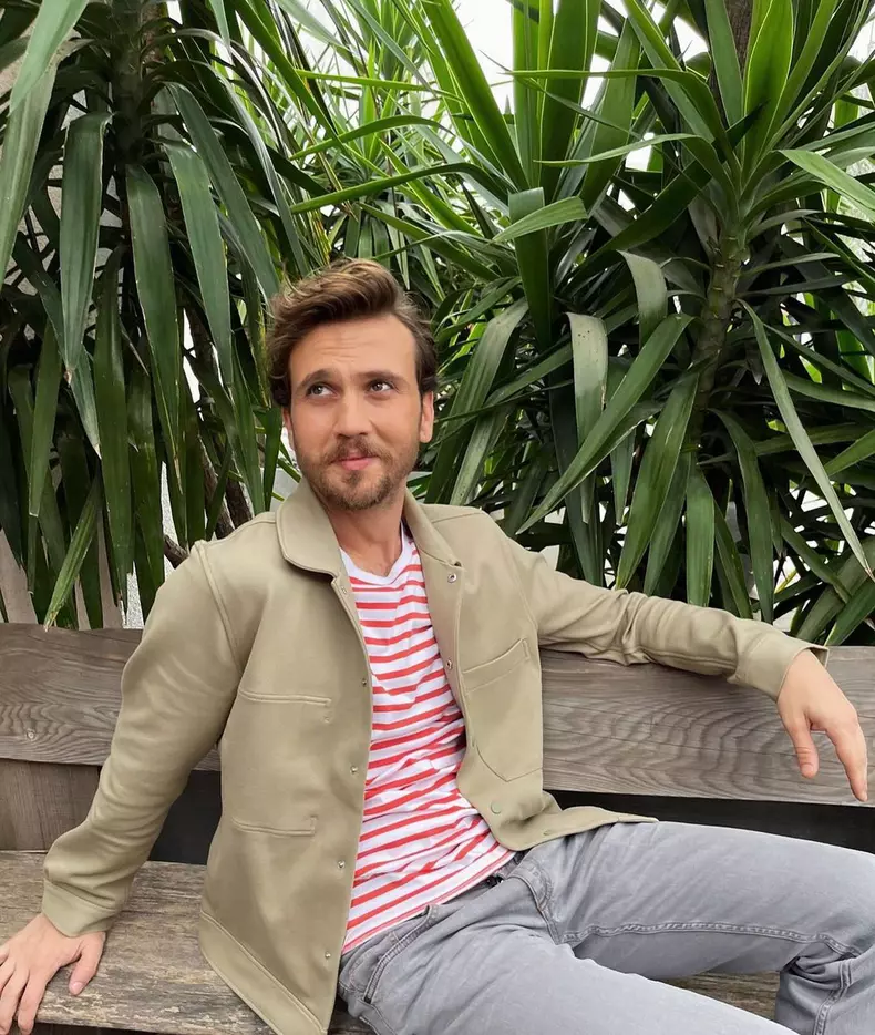 aras-bulut-246290208_978798216010828_8109475629179374821_n