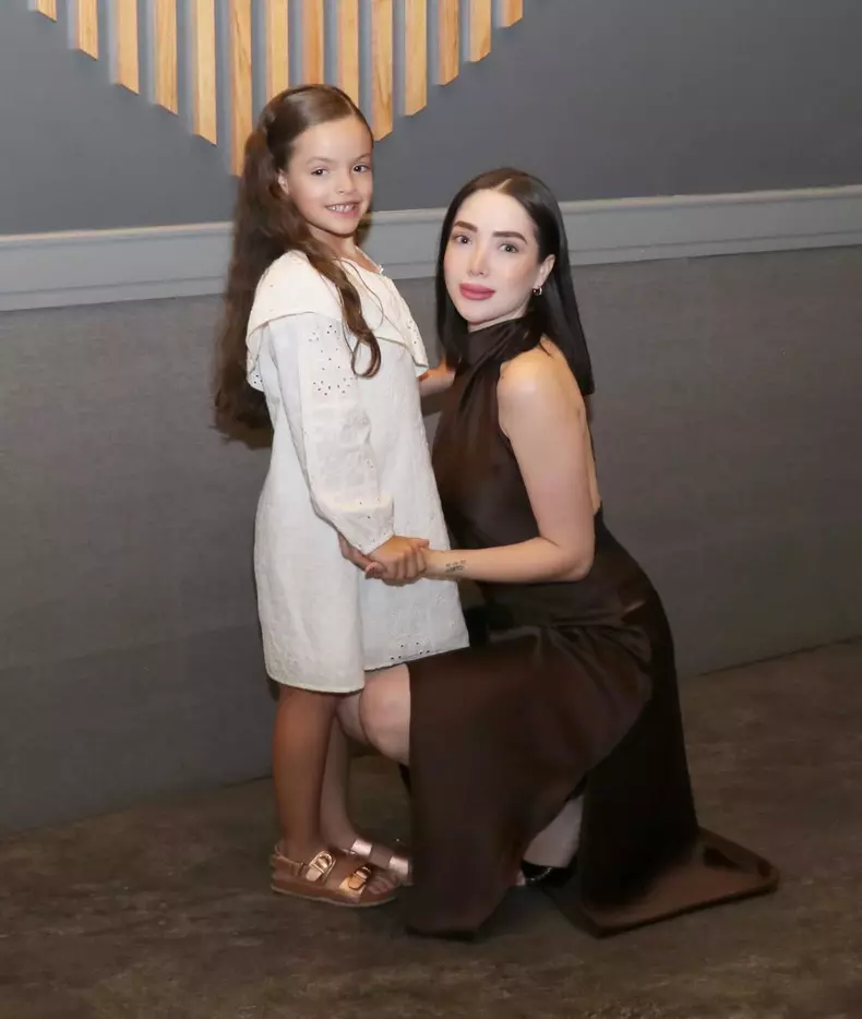 adriana garcia cu fetita ei