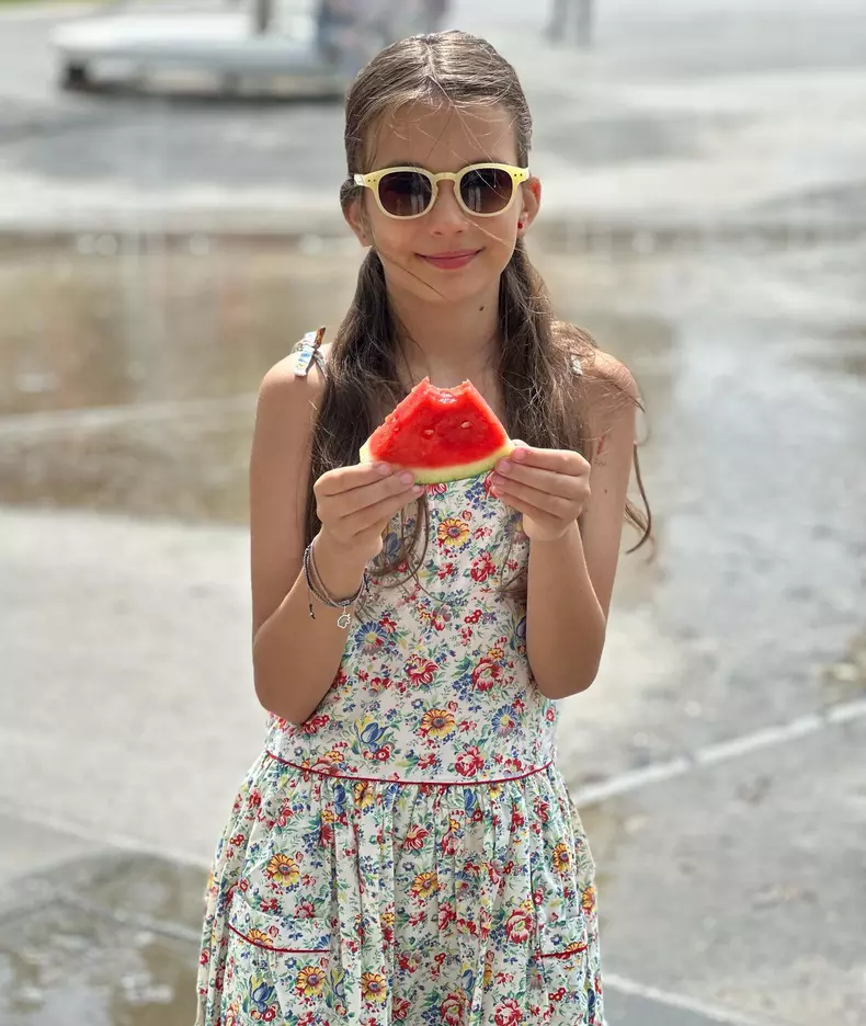 fetita anca serea