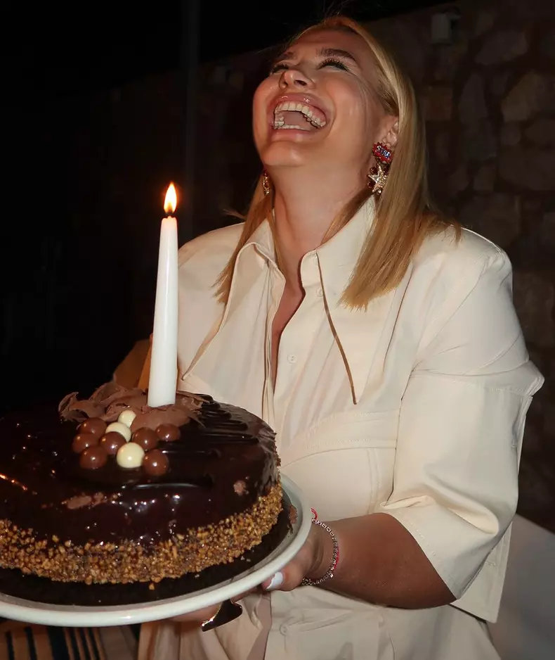Andreea Esca a împlinit 52 de ani  (2)
