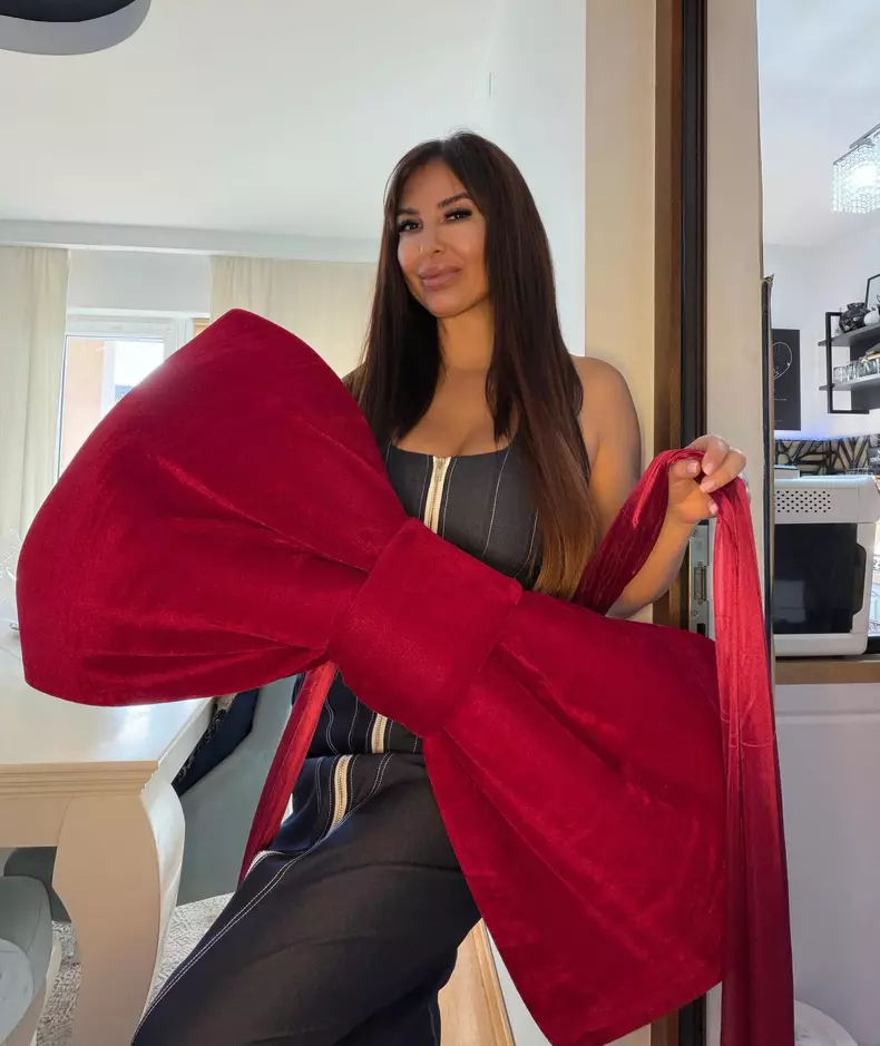 Mirela Banias2